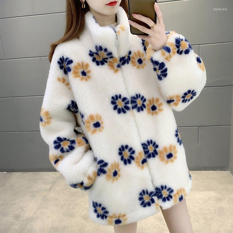 Women's Fur Simple And Thick Faux Coat Teddy Wool Female 2022 Elegant Zipper High Quality Luxury Jacket Winter Warm Kpop Clothes Women, White
Women's Fur Simple And Thick Faux Coat Teddy Wool Female 2022 Elegant Zipper High Quality Luxury Jacket Winter Warm Kpop Clothes Women, White