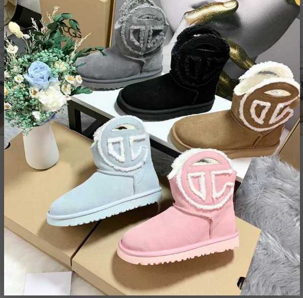 Slippers Boots 2022 Designer New Snow Winter Women's Handbag Wool Pink Brand Fashion Brown Cotton s Non-Slip Versatile Fleece Flats DFGFD
Slippers Boots 2022 Designer New Snow Winter Women's Handbag Wool Pink Brand Fashion Brown Cotton s Non-Slip Versatile Fleece Flats DFGFD