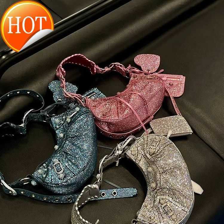Women's Luxury Designer Single Shoulder Bags Fashion Flash Diamond Shining Mirror Motorcycle Bag 3-in-1 Multifunctional Cross-body Bag Factory Direct Sales, Blue
Women's Luxury Designer Single Shoulder Bags Fashion Flash Diamond Shining Mirror Motorcycle Bag 3-in-1 Multifunctional Cross-body Bag Factory Direct Sales, Blue