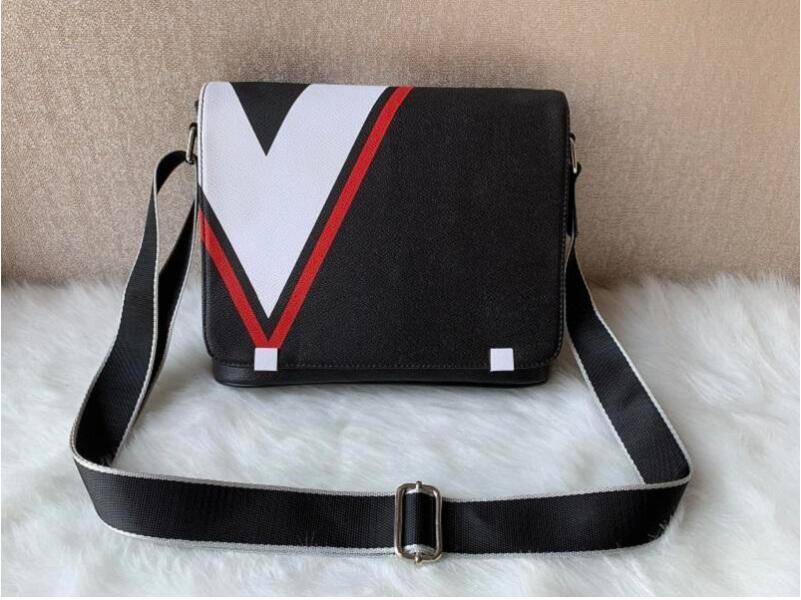 Classic Designers Genuine Leather Fashion Men Bag Briefcase Casual Business Leather Shoulder Mens Messenger Bag Luxury Men's Crossbody Bags 3654
Classic Designers Genuine Leather Fashion Men Bag Briefcase Casual Business Leather Shoulder Mens Messenger Bag Luxury Men's Crossbody Bags 3654