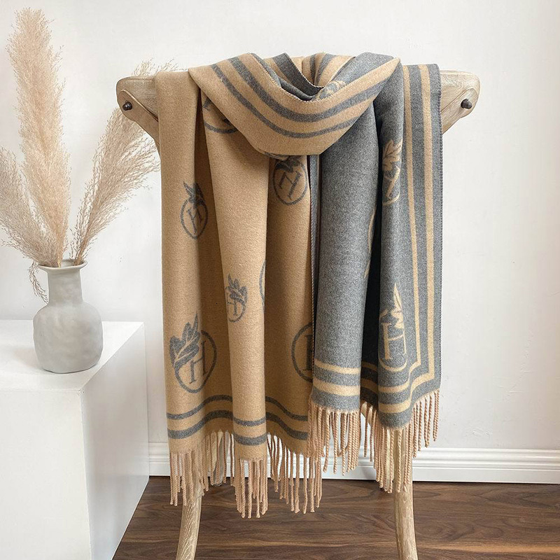 Scarves High Quality Warm Thick Cashmere Scarf Winter Letter Style Women Brand Elegant Pashmina Shawl 12 Colors 221119
Scarves High Quality Warm Thick Cashmere Scarf Winter Letter Style Women Brand Elegant Pashmina Shawl 12 Colors 221119