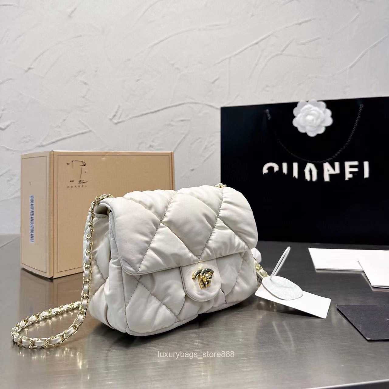Store Clearance Wholesale Design Bags 95% Off 2023 French Xiangnana New Lambskin Lingge Embroidery Cf Shoulder Backpack Yang Mi Same Crossbody, White
Store Clearance Wholesale Design Bags 95% Off 2023 French Xiangnana New Lambskin Lingge Embroidery Cf Shoulder Backpack Yang Mi Same Crossbody, White