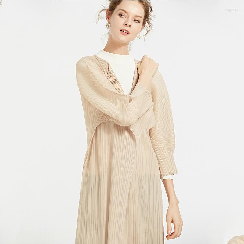 Women's Trench Coats Miyake Pleated Batwing Sleeve Long Jacket Fall 2022 Winter Korean Fashion Plus Size Cardigan Causal Elegant Designer, Beige
Women's Trench Coats Miyake Pleated Batwing Sleeve Long Jacket Fall 2022 Winter Korean Fashion Plus Size Cardigan Causal Elegant Designer, Beige