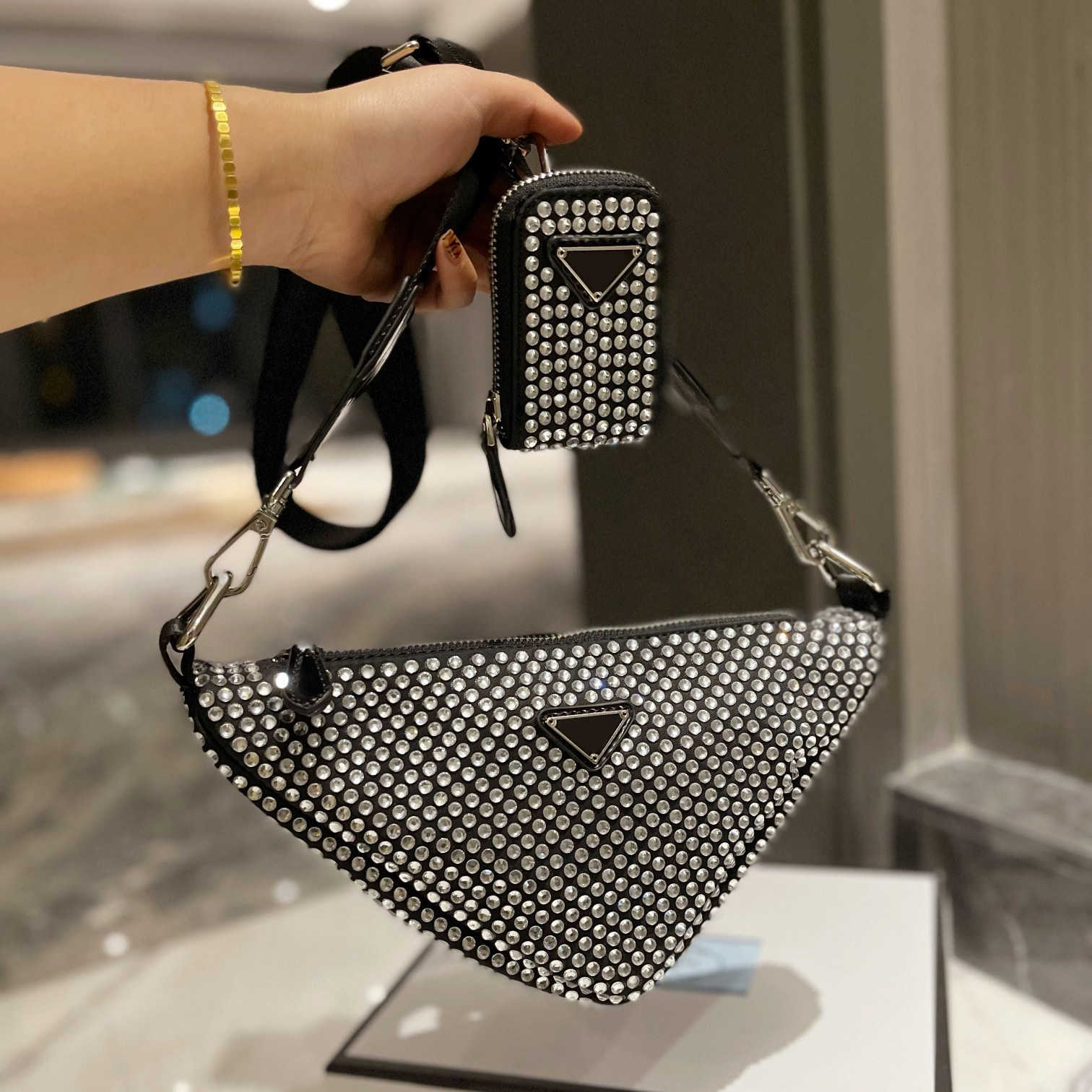 Shoulder Full Rhinestones Womens Leather Shoulde Bags Diagonal Crossbody Bag Luxury Designer Silver Metal Triangle Handbags For Women With Coin Pur, Black and white rhinestones
Shoulder Full Rhinestones Womens Leather Shoulde Bags Diagonal Crossbody Bag Luxury Designer Silver Metal Triangle Handbags For Women With Coin Pur, Black and white rhinestones