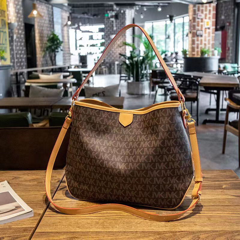 Quality Luxury Designer bags Tote Handbags Purses Womens Brand Letter printing Shoulder Bags Crossbody Bag for women Medium size shopping Purse, Brown flower-black string
Quality Luxury Designer bags Tote Handbags Purses Womens Brand Letter printing Shoulder Bags Crossbody Bag for women Medium size shopping Purse, Brown flower-black string