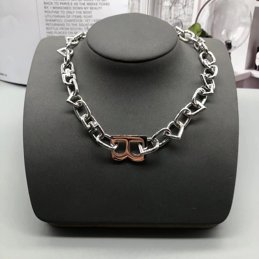 The same fashion designer necklace for lovers silver plated alloy waterproof and colorfast super large letters jewelry
The same fashion designer necklace for lovers silver plated alloy waterproof and colorfast super large letters jewelry