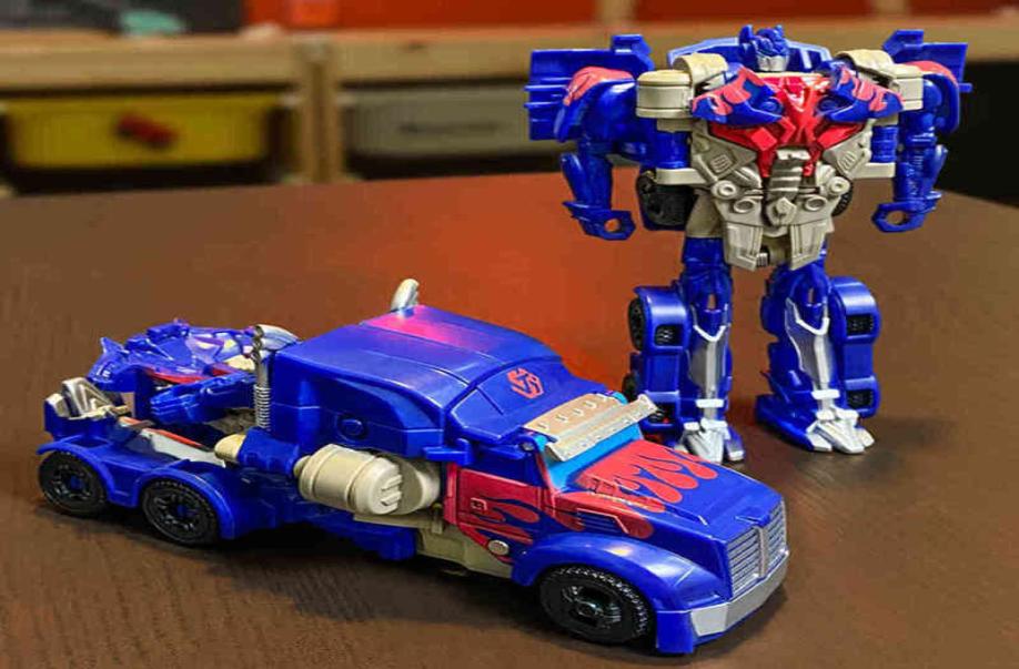 Plastic toy model car King Kong Robot gift children boy transform into dinosaur in one step919G
Plastic toy model car King Kong Robot gift children boy transform into dinosaur in one step919G