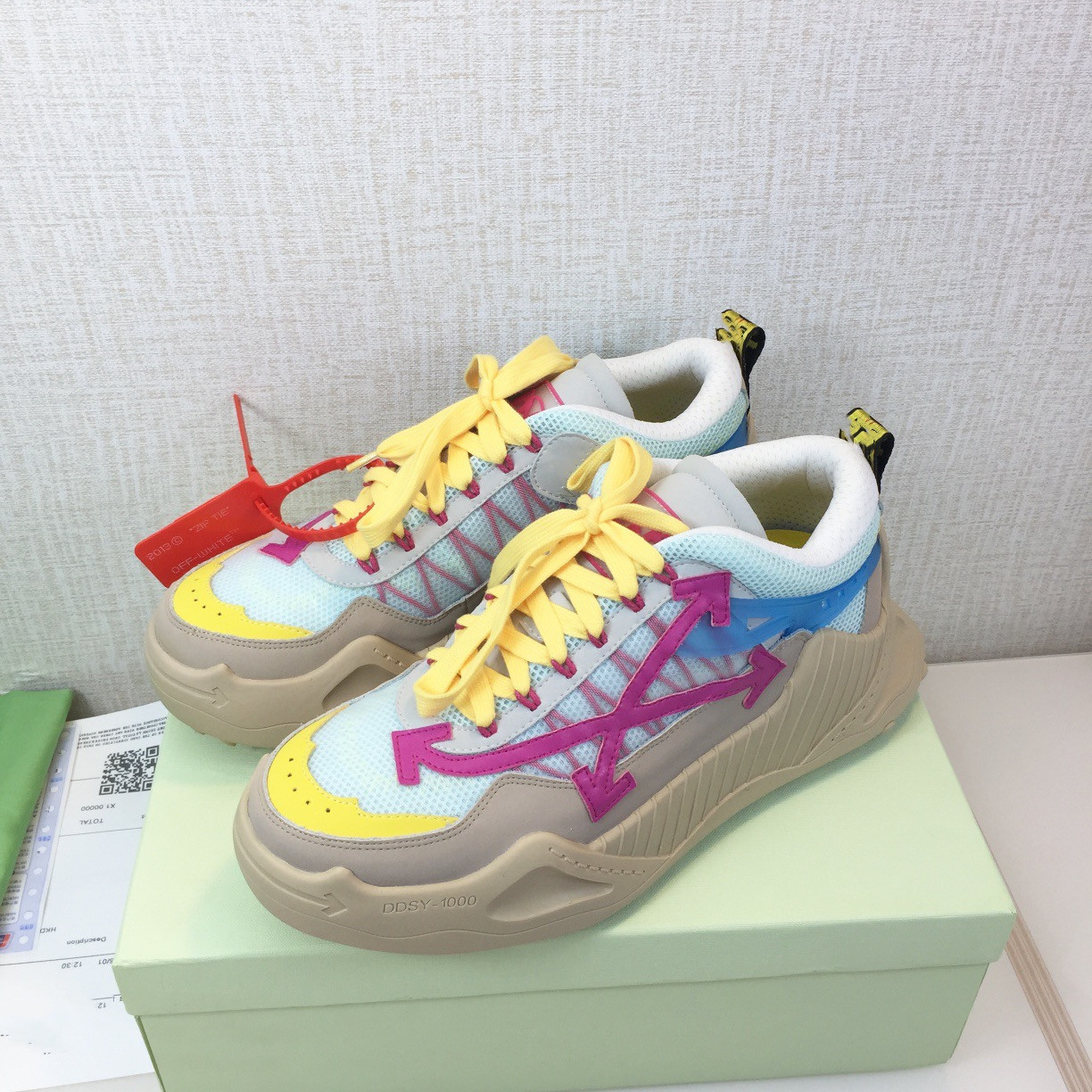 Luxury Platform Lace-up Shoes Odsy-1000 Sneakers Lace-up Low Top Shoe White black Yellow Arrows Mint Green Chunky Sneaker 01
Luxury Platform Lace-up Shoes Odsy-1000 Sneakers Lace-up Low Top Shoe White black Yellow Arrows Mint Green Chunky Sneaker 01