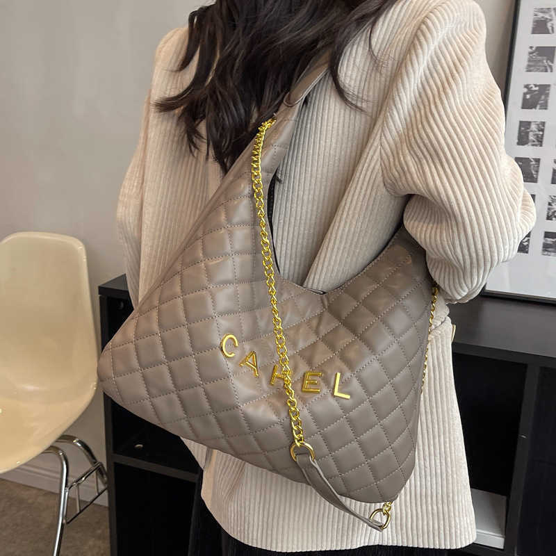 Factory Stores Are 95% Off Clearance Sales Lingge Chain Bags Women 2023 New Fashion Versatile Shoulder Autumn and Winter Texture Crossbody, Black
Factory Stores Are 95% Off Clearance Sales Lingge Chain Bags Women 2023 New Fashion Versatile Shoulder Autumn and Winter Texture Crossbody, Black
