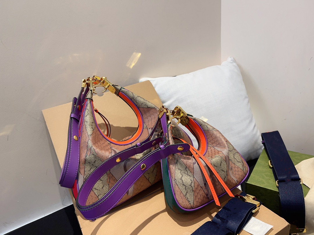 LQ Attache Large Shoulder Attache Bags Brown Suede G Hook Closure with Zip Designer Gold Toned Hardware Handbag Red and Blue Web Cotton Linen Lining Crossbody Purse
LQ Attache Large Shoulder Attache Bags Brown Suede G Hook Closure with Zip Designer Gold Toned Hardware Handbag Red and Blue Web Cotton Linen Lining Crossbody Purse