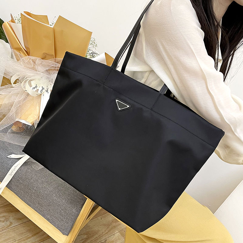 5A quality Luxury Designer Stray bag Telfars large work Bag Womens mens tote oint name laptop nylon handbag mini handle wallet Shopping Crossbody Shoulder bags, Black
5A quality Luxury Designer Stray bag Telfars large work Bag Womens mens tote oint name laptop nylon handbag mini handle wallet Shopping Crossbody Shoulder bags, Black