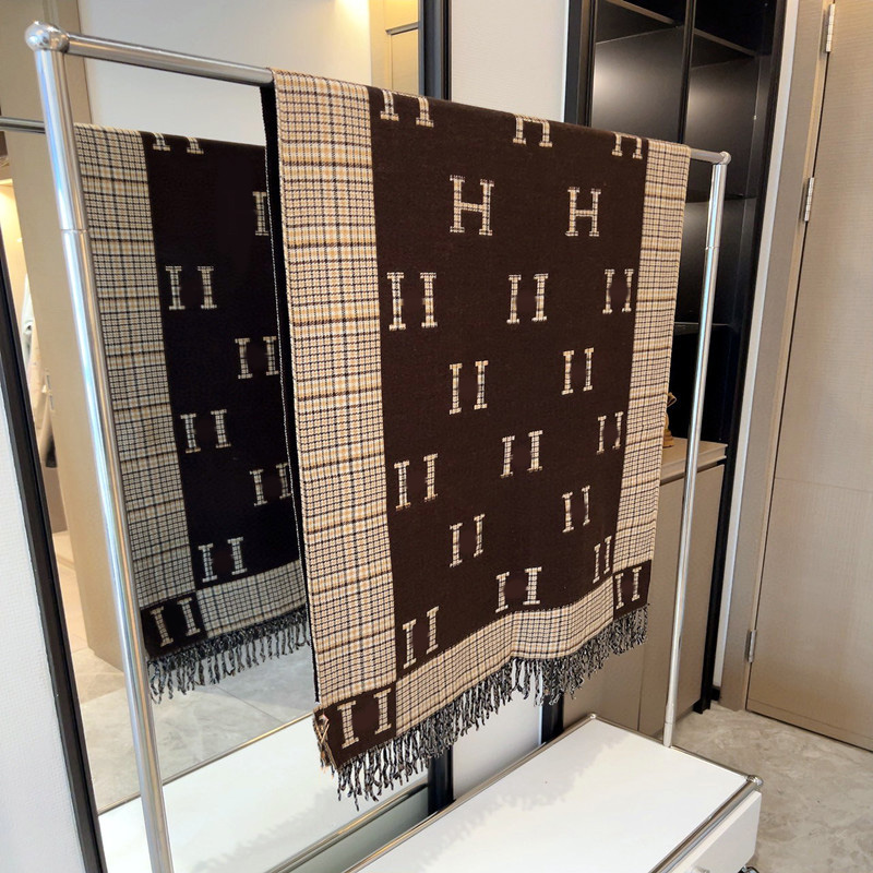 H Letter Cashmere Colorful Stripe Scarf 2022 Autumn and Winter New European and American Retro Style Fashion Neckband Warm Women Shawl
H Letter Cashmere Colorful Stripe Scarf 2022 Autumn and Winter New European and American Retro Style Fashion Neckband Warm Women Shawl