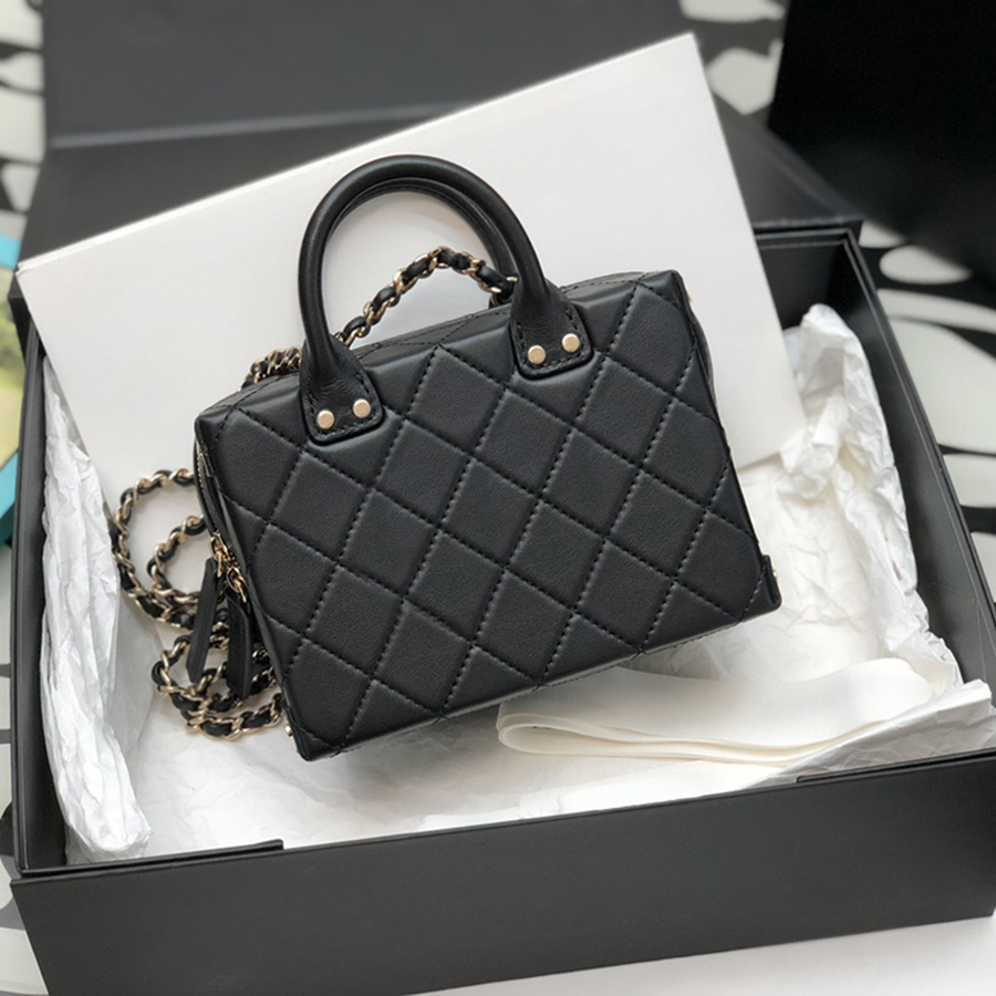 Designer Cosmetic Bags 10A Mirror quality Lambskin Small Vanity Case Luxury Women Handbag With Box C145
Designer Cosmetic Bags 10A Mirror quality Lambskin Small Vanity Case Luxury Women Handbag With Box C145