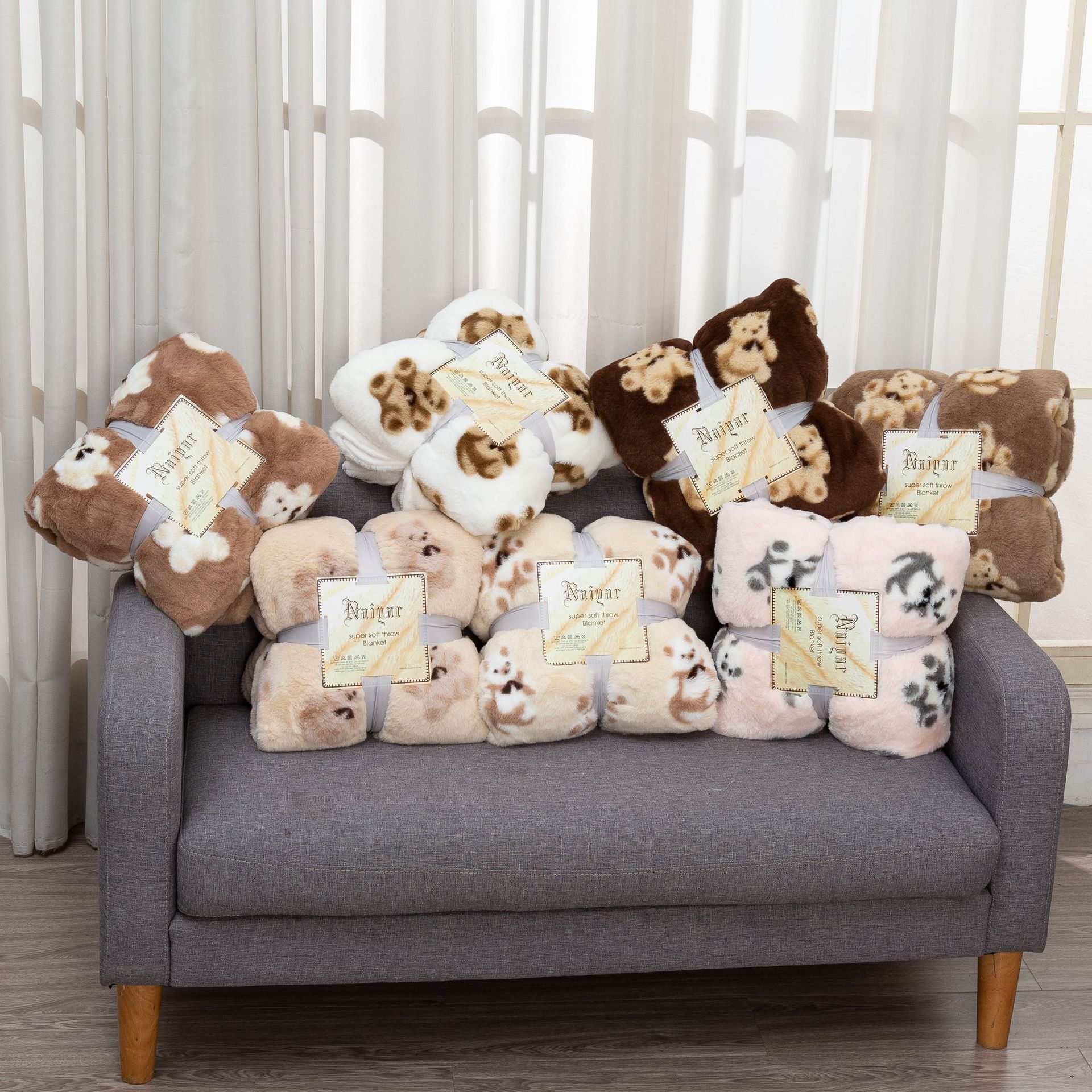 Retro style blanket bear pattern short plush blanket sofa cover autumn winter thick blankets
Retro style blanket bear pattern short plush blanket sofa cover autumn winter thick blankets