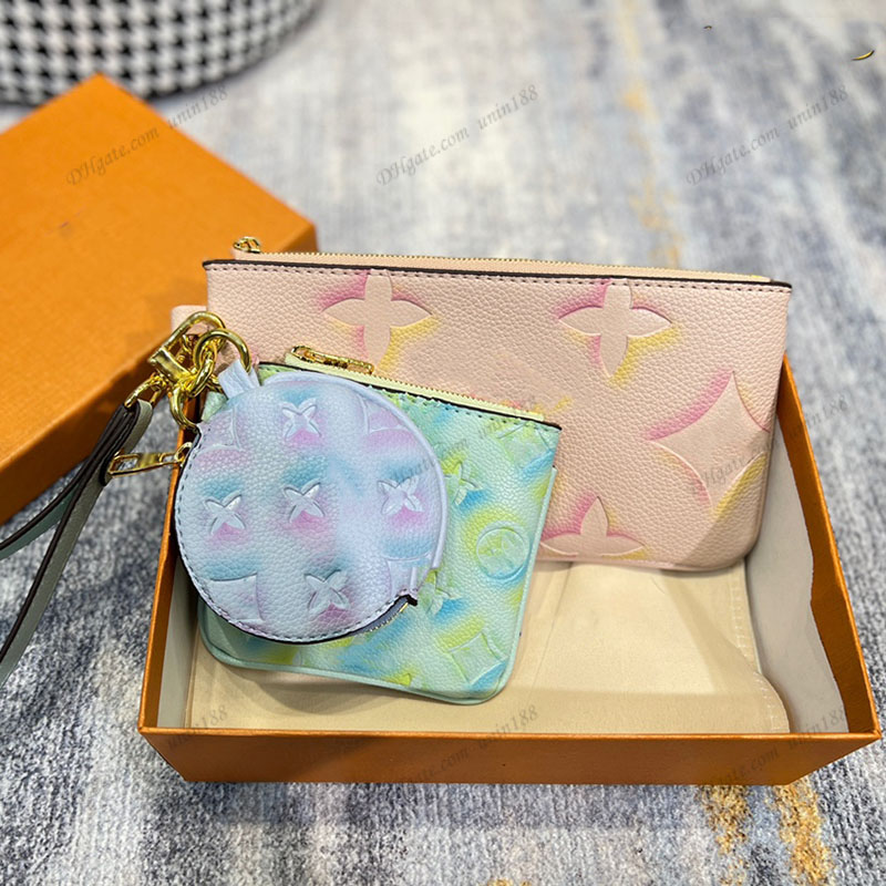 22FW Luxurys Designers Fold Wallets Trio Bags Long Wallets 3 in 1 Flower Bag Genuine Leather Ladies Travel Wallet Coin Purse Circle Zipper Pouch 23CM, Green
22FW Luxurys Designers Fold Wallets Trio Bags Long Wallets 3 in 1 Flower Bag Genuine Leather Ladies Travel Wallet Coin Purse Circle Zipper Pouch 23CM, Green