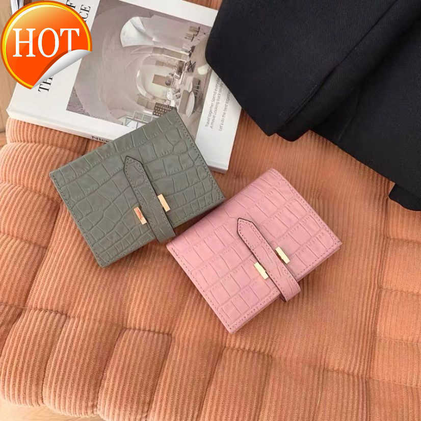 Luxury Designer Wallet 2023 Unisex New Short Purse Alligator Print Mini Exquisite Driver's License Leather Purse Factory Direct Sale, Gray
Luxury Designer Wallet 2023 Unisex New Short Purse Alligator Print Mini Exquisite Driver's License Leather Purse Factory Direct Sale, Gray
