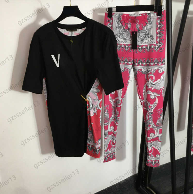 Fashion Womens Tracksuits Medusa Large Pin Color Matching Letter Printing Short Sleeves T-shirt Elastic Waist Stretch Tight Trousers Women Clothing 4 Colors 1970 
Fashion Womens Tracksuits Medusa Large Pin Color Matching Letter Printing Short Sleeves T-shirt Elastic Waist Stretch Tight Trousers Women Clothing 4 Colors 1970