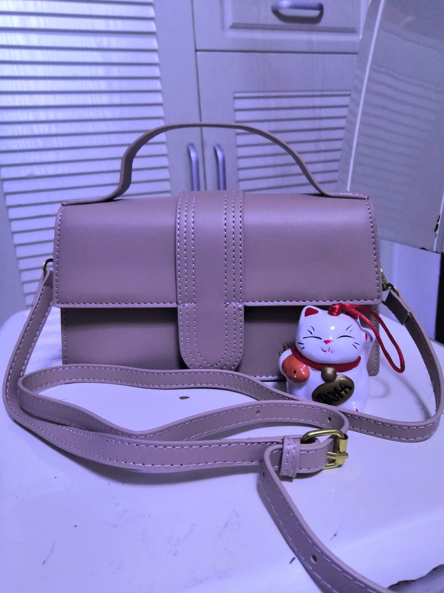 joocquemus Women's bag 2023 spring new solid color fashion PU Handbags shoulder small square bag
joocquemus Women's bag 2023 spring new solid color fashion PU Handbags shoulder small square bag