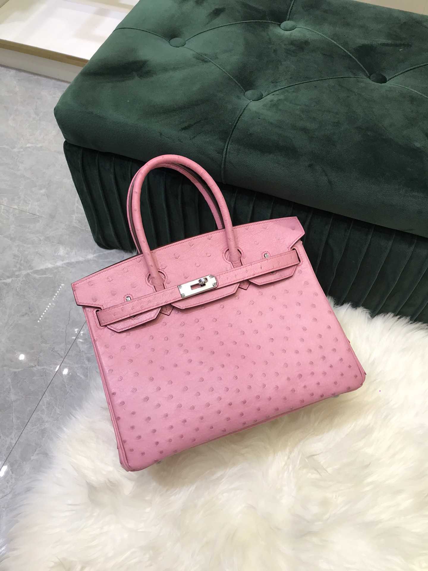 s Pink ostrich handbag Luxury purse 25cm imported leather y handmade wax line stitiching more other brand products pls check out IG, 0101
s Pink ostrich handbag Luxury purse 25cm imported leather y handmade wax line stitiching more other brand products pls check out IG, 0101