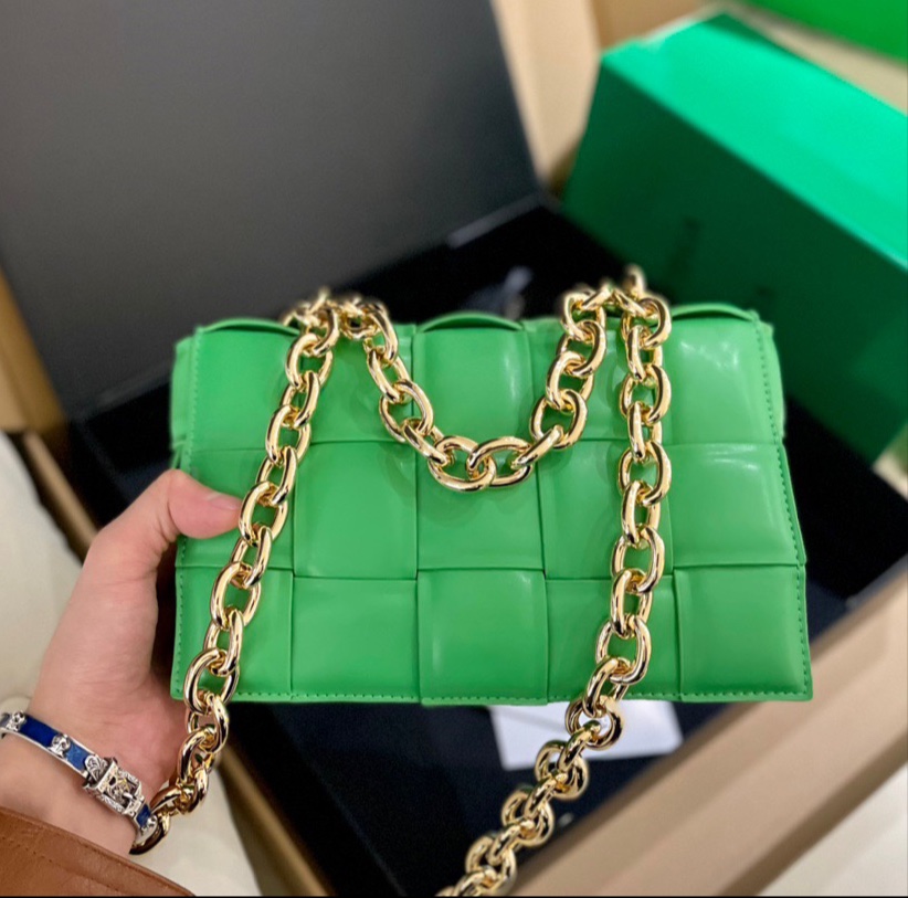 Designer bags Men Womens woven chain shoulder bag Fashion top lining letter tofu crossbody handbag ladys temperament purse, Make up for price
Designer bags Men Womens woven chain shoulder bag Fashion top lining letter tofu crossbody handbag ladys temperament purse, Make up for price