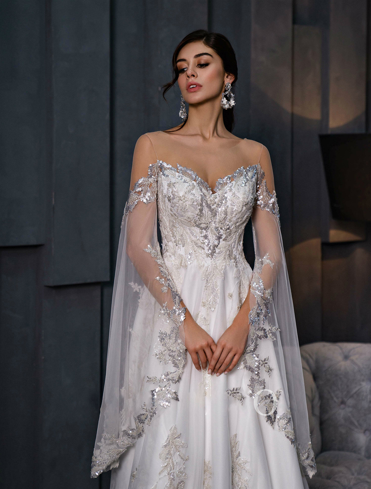 Luxurious A-line Wedding Dresses Unique Long Sleeves Design Sequins Flower Applicant Stain Zipper Backless Court Gown Custom Made Plus Size Vestidos D