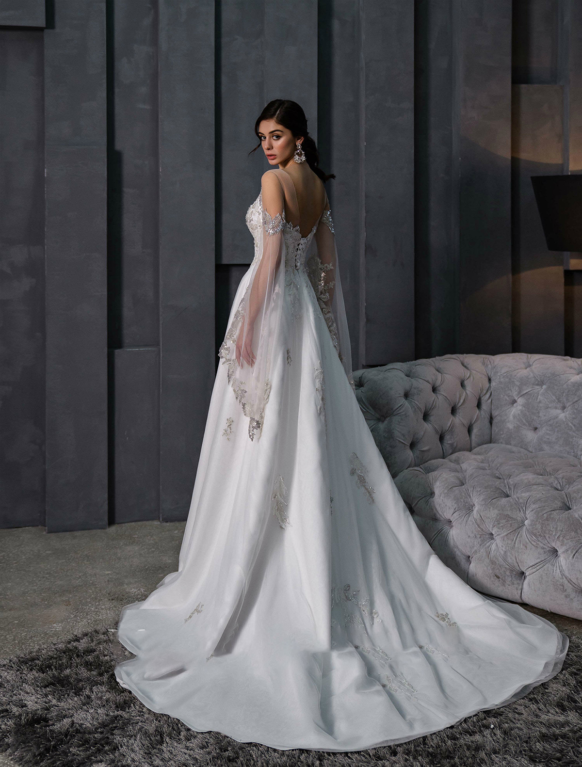 Luxurious A-line Wedding Dresses Unique Long Sleeves Design Sequins Flower Applicant Stain Zipper Backless Court Gown Custom Made Plus Size Vestidos D