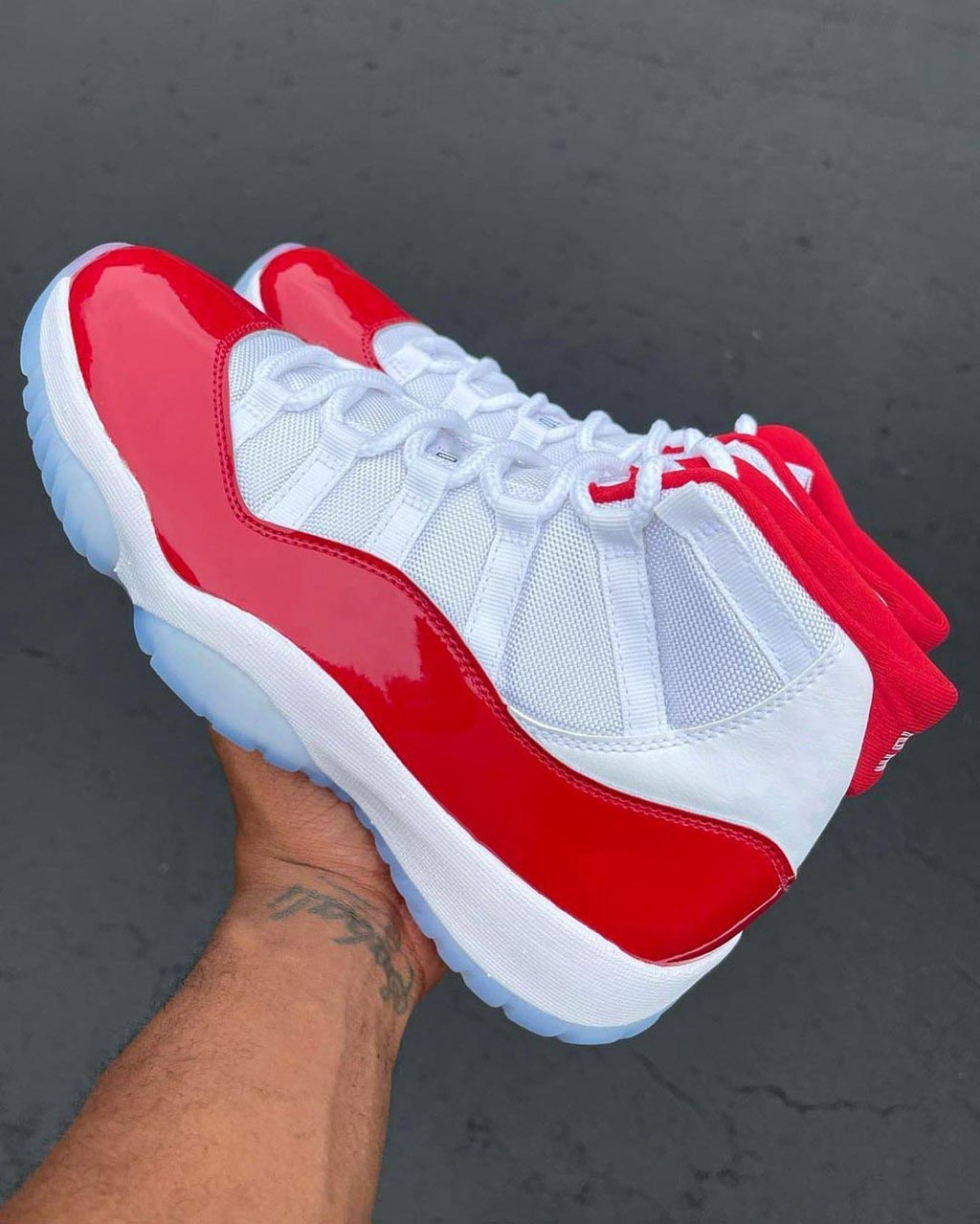 2022 Release Authentic 11 Cherry Shoes 11S White Varsity Red Black 72-10 Bred Concord Space Jam 45 Cap And Gown Win Like 96 Jubilee Gamma Blue Men Basketball Sneakers
2022 Release Authentic 11 Cherry Shoes 11S White Varsity Red Black 72-10 Bred Concord Space Jam 45 Cap And Gown Win Like 96 Jubilee Gamma Blue Men Basketball Sneakers