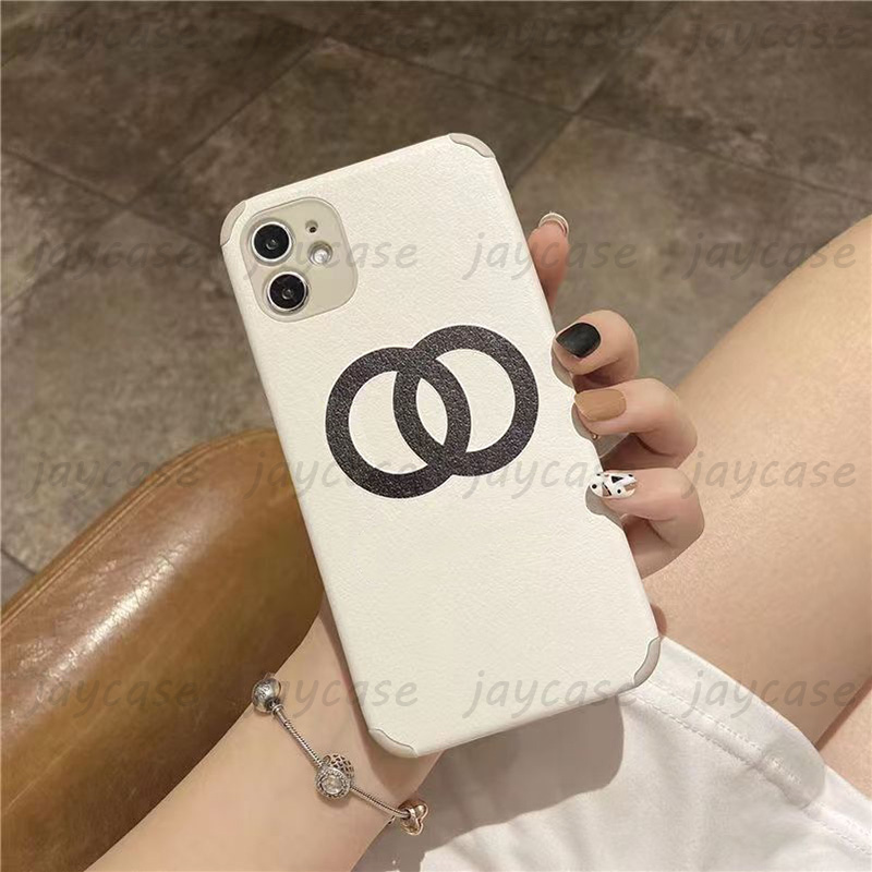 Designer Phone Cases Fashion concise Black Letters Case C Luxury Soft Leather Shockproof Cover Shell For IPhone 13 Pro Max 12 11 XS XR 8P 7
Designer Phone Cases Fashion concise Black Letters Case C Luxury Soft Leather Shockproof Cover Shell For IPhone 13 Pro Max 12 11 XS XR 8P 7