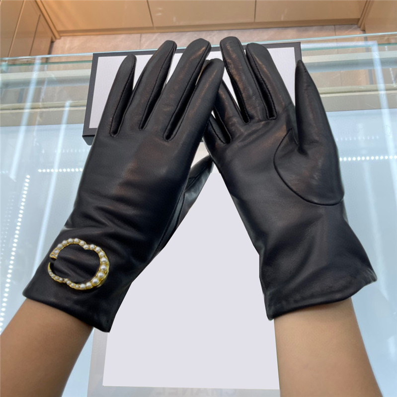 Double Letter Pearl Designer Gloves Women High End Mittens Plus Velvet Glove Winter Thick Warm Mitten With Box
Double Letter Pearl Designer Gloves Women High End Mittens Plus Velvet Glove Winter Thick Warm Mitten With Box