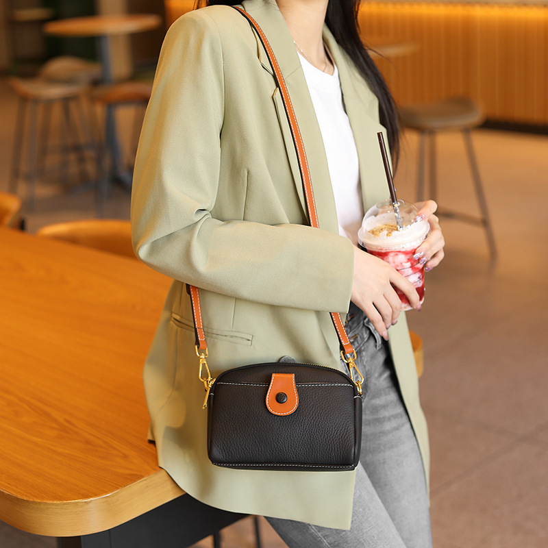 Women Inclined Shoulder Bags Fashion casual Womens Bag Small Handbag Totes High-capacity Genuine leather Large volume wholesale Girl Mobile Phone Bag Black 1989, White
Women Inclined Shoulder Bags Fashion casual Womens Bag Small Handbag Totes High-capacity Genuine leather Large volume wholesale Girl Mobile Phone Bag Black 1989, White