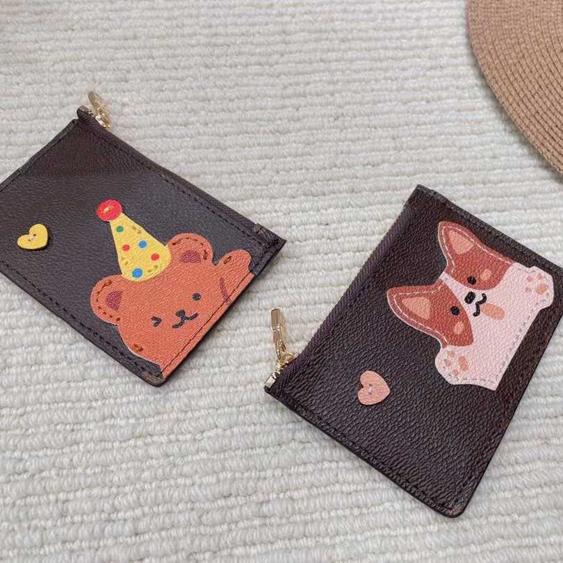 2022 Luxury Designers personalities Fashion Lady Men Lvity Wallet Card Holder Cartoon Genuine Leather Zipper Patchwork Purse Coin Purses Thread AOBS, Style 0
2022 Luxury Designers personalities Fashion Lady Men Lvity Wallet Card Holder Cartoon Genuine Leather Zipper Patchwork Purse Coin Purses Thread AOBS, Style 0