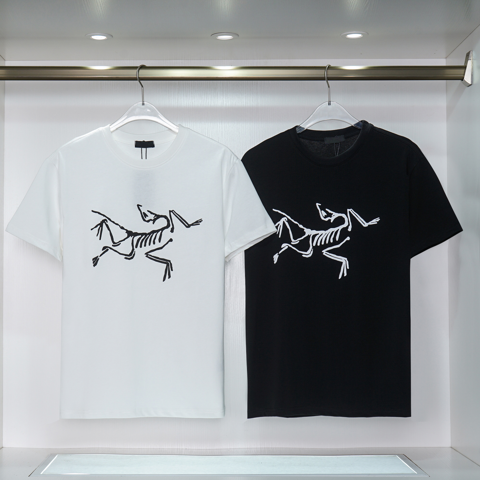 2022 Summer Mens Designer T Shirt Casual Man Womens Tees With Letters Print Short Sleeves Top Sell Luxury Men Hip Hop clothes European size S--XL, White
2022 Summer Mens Designer T Shirt Casual Man Womens Tees With Letters Print Short Sleeves Top Sell Luxury Men Hip Hop clothes European size S--XL, White
