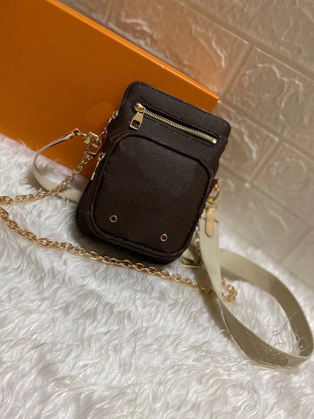 2022 Luxury wallet mobile phone bag Adjustable shoulder strap card bag M80746, 80746#1
2022 Luxury wallet mobile phone bag Adjustable shoulder strap card bag M80746, 80746#1