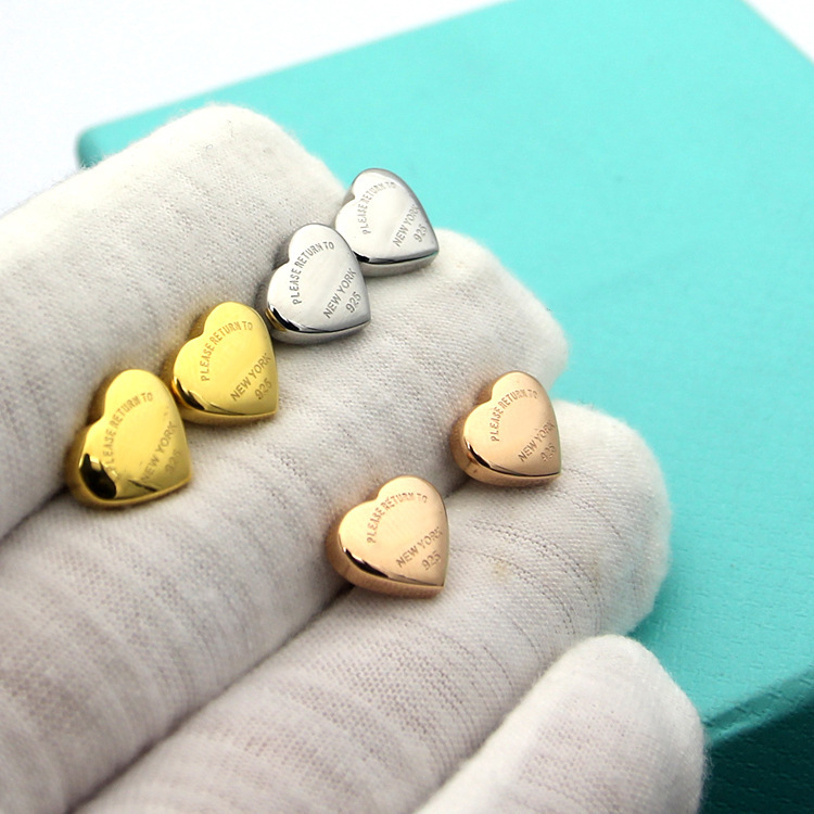 Womens T Letter Heart earrings Studs Designer Jewelry mens Arcuate surface Studs gold/silvery/rose gold Full Brand as Wedding Christmas Gift
Womens T Letter Heart earrings Studs Designer Jewelry mens Arcuate surface Studs gold/silvery/rose gold Full Brand as Wedding Christmas Gift