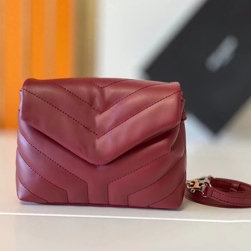 7A Designer Bags V-Quilted Leather Chain Shoulder Bags Fashion Women Handbags Crossbady Flap Magnetic Closure Purse Multiple Colors 20cm Envelope