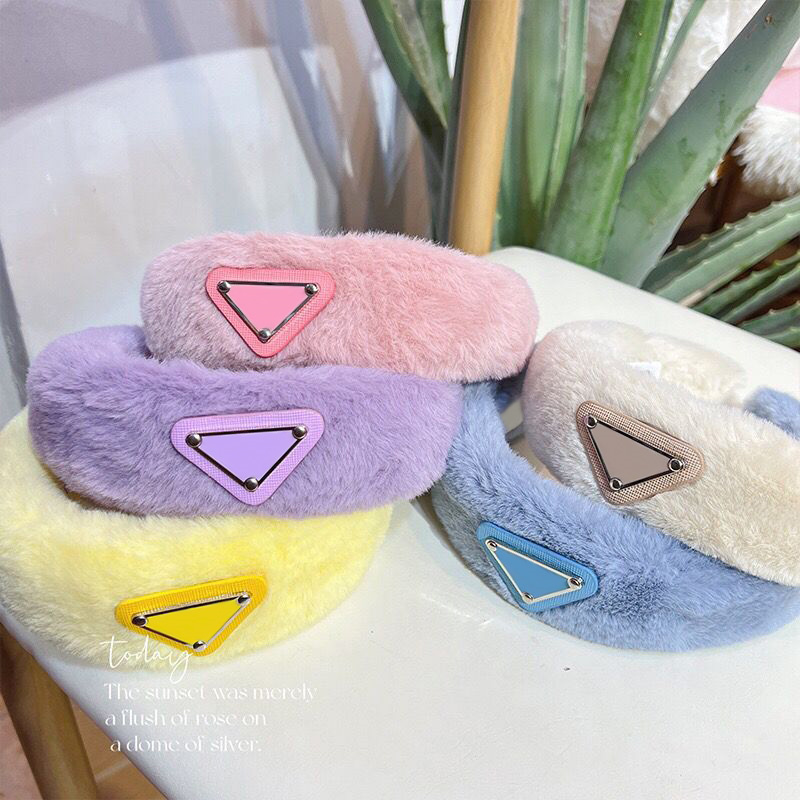 Multicolor Classic Letters Furry Headbands Fashion Brand Designer Leisure Luxury Head Bands For Women Ladies Girls Party Gifts Dress
Multicolor Classic Letters Furry Headbands Fashion Brand Designer Leisure Luxury Head Bands For Women Ladies Girls Party Gifts Dress
