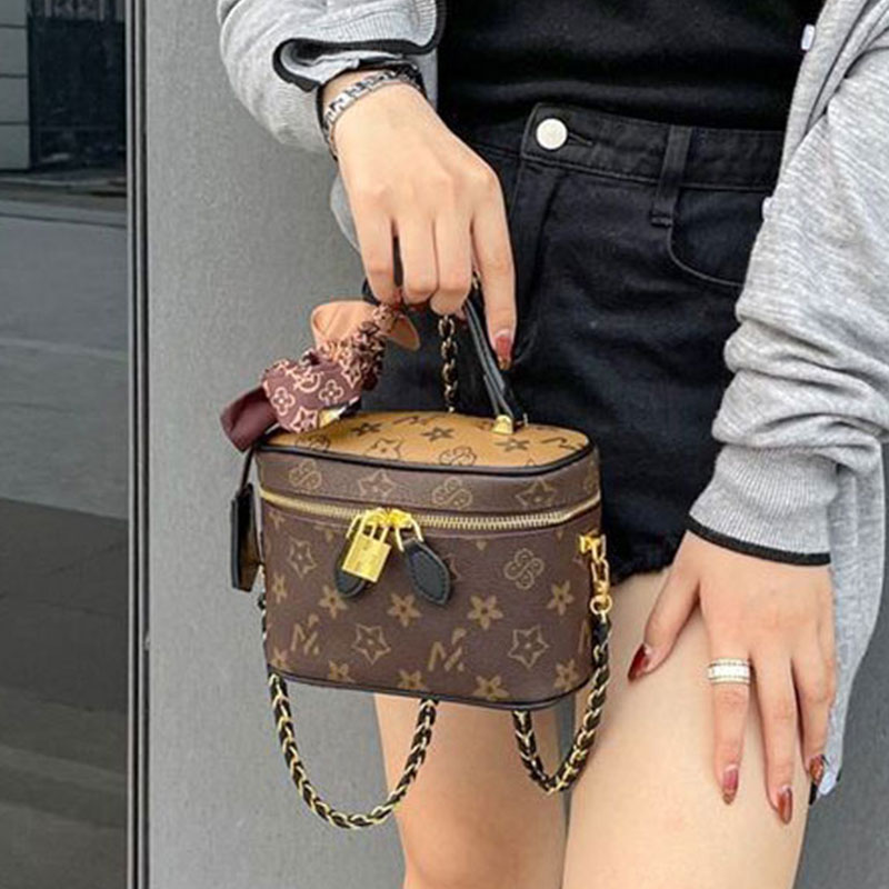 Fashion bag woman crossbody handbag shoulder bags the tote purse duffle travel wallet on chain classic flap luxurys designer makeup case Arrive from US witnin 2-5 day, 53152-23.5x17.5x11.5cm2
Fashion bag woman crossbody handbag shoulder bags the tote purse duffle travel wallet on chain classic flap luxurys designer makeup case Arrive from US witnin 2-5 day, 53152-23.5x17.5x11.5cm2