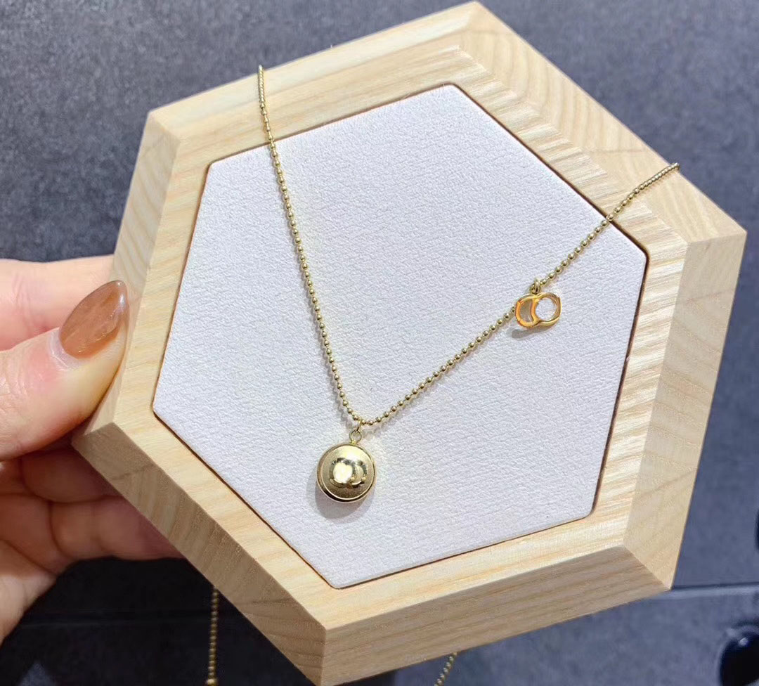 Luxury Designer Double Letter Pendant Necklaces 18K Gold Plated Pearl Necklace for Women Wedding Party Jewelry Accessories L003
Luxury Designer Double Letter Pendant Necklaces 18K Gold Plated Pearl Necklace for Women Wedding Party Jewelry Accessories L003