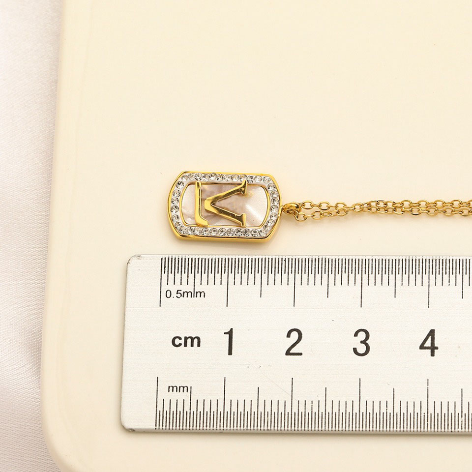 Luxury Design Necklace Gold Silver Plated Brand Stainless Steel Necklaces Choker Chain Inlay Crystal Letter Pendant Womens Wedding Jewelry Accessories Love Gifts
Luxury Design Necklace Gold Silver Plated Brand Stainless Steel Necklaces Choker Chain Inlay Crystal Letter Pendant Womens Wedding Jewelry Accessories Love Gifts