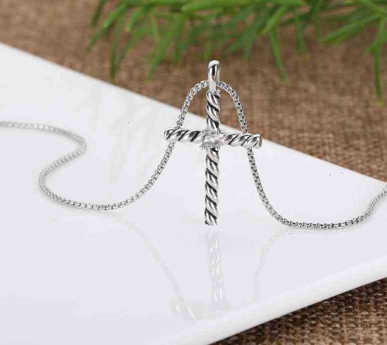 Designer Men Chain Diamond Luxury Pendant Necklace High Quality Sliver Amulet Necklaces Dy Women Brand Retro Classic Couple