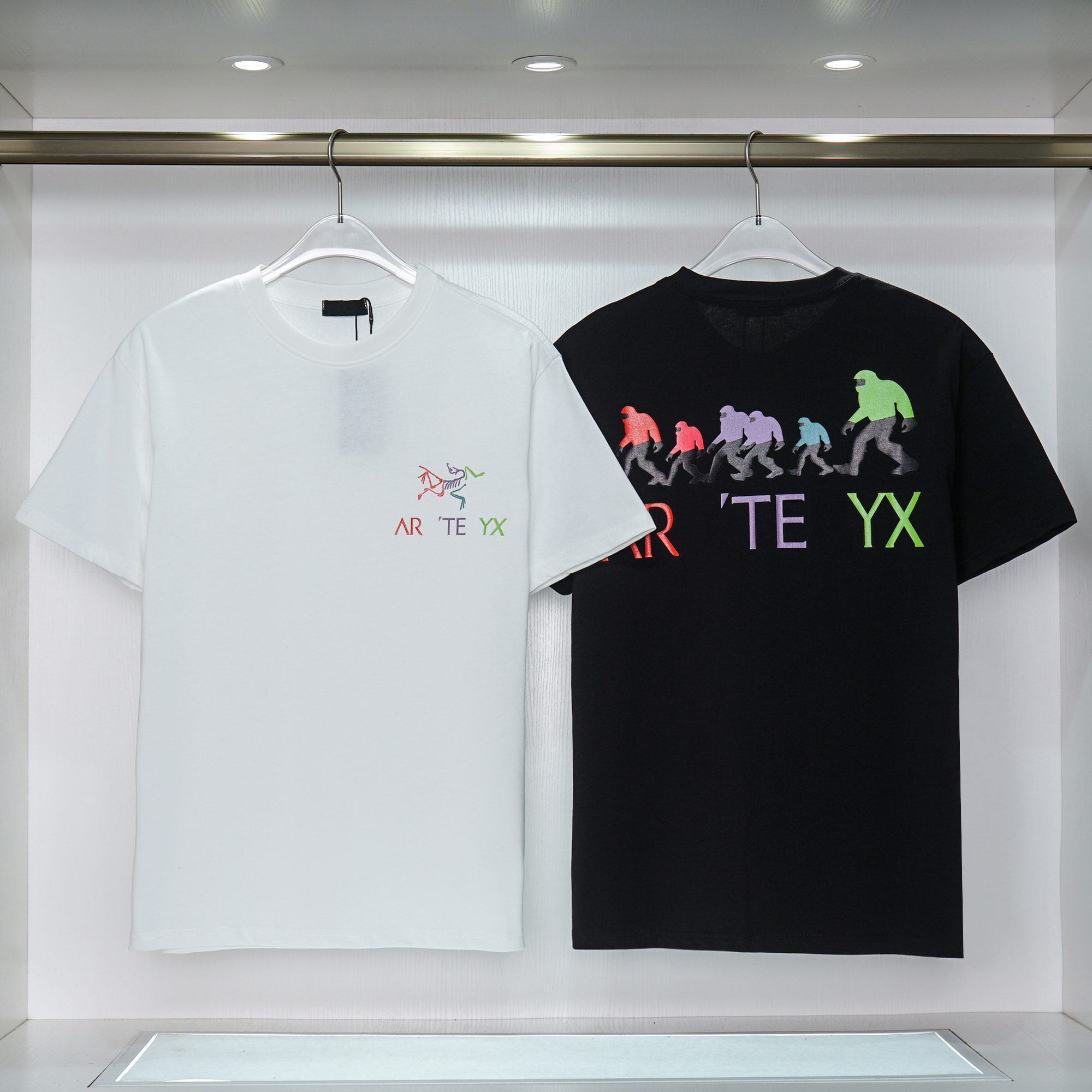 2022 Summer Mens Designer T Shirt Casual Man Womens Tees With Letters Print Short Sleeves Top Sell Luxury Men Hip Hop clothes European size S M L XL, White
2022 Summer Mens Designer T Shirt Casual Man Womens Tees With Letters Print Short Sleeves Top Sell Luxury Men Hip Hop clothes European size S M L XL, White