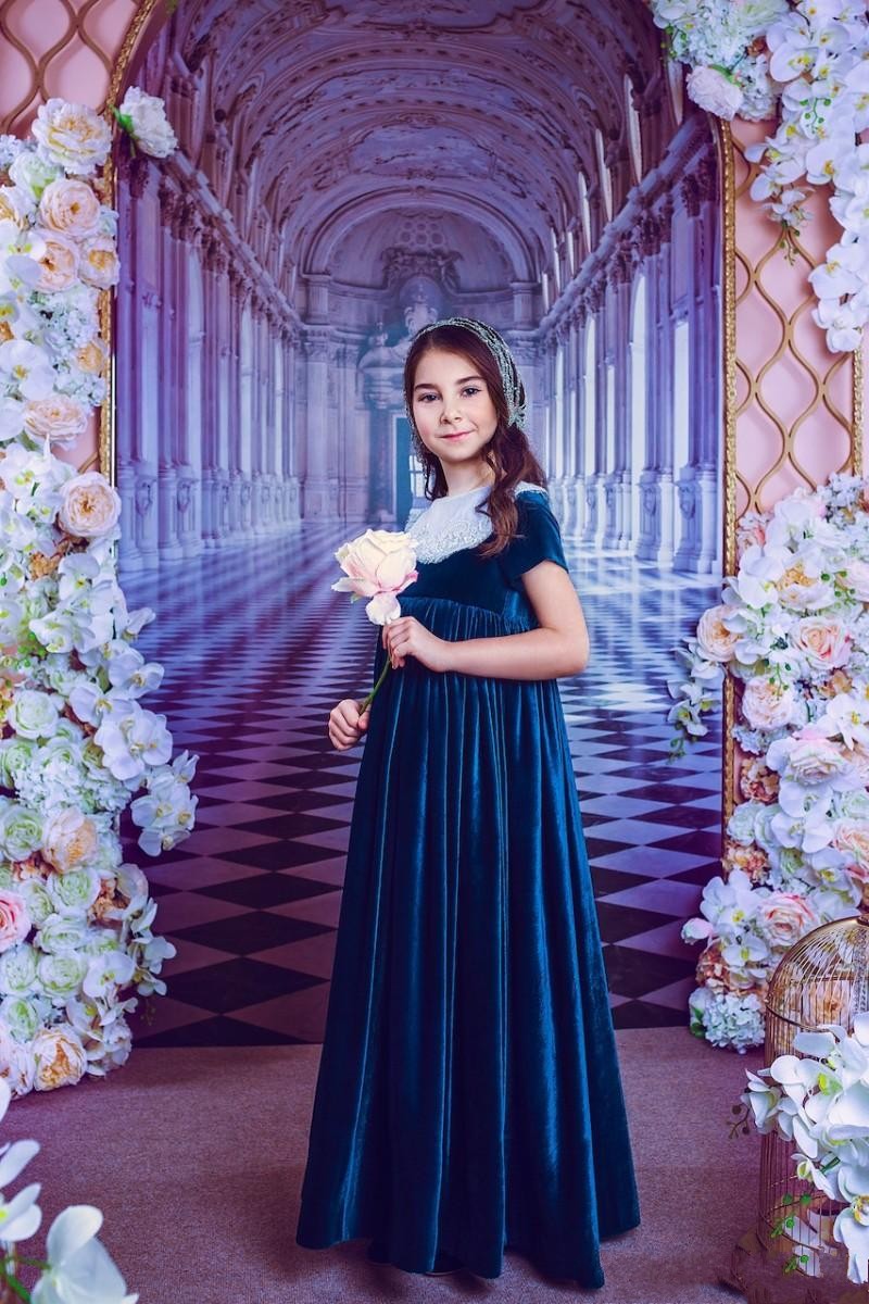 Royal Blue Princess Flower Girl Dresses Sweep Train High Neck White Lace Crystal Beads Veet Gilrs Pageant Little Kids First Communion Dress Dark Red 4