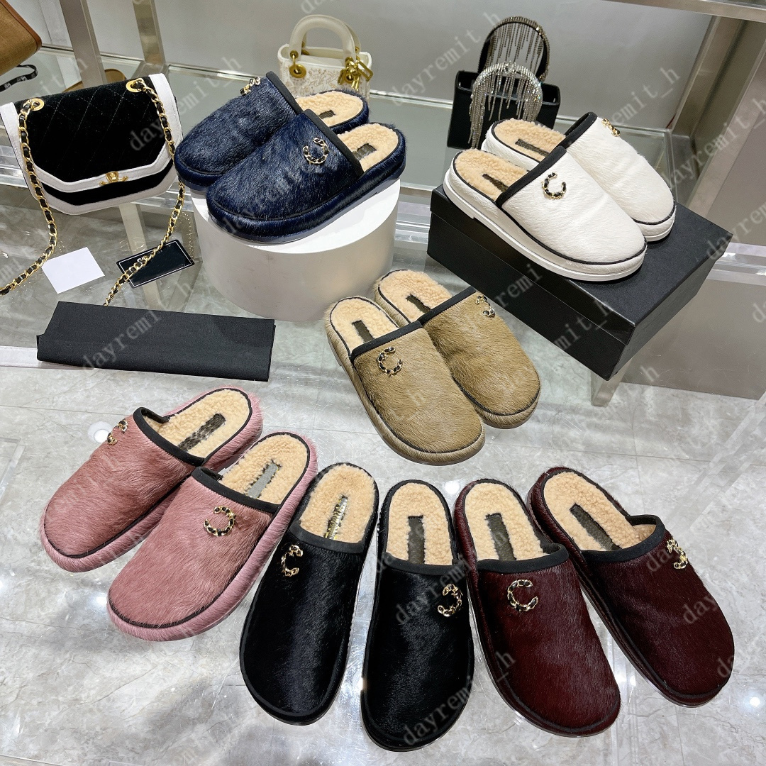 Women Sandals Fur Casual Shoes Women Slides Designer Wool Slippers Quilted Winter Slipper Crystal Calf Leather Platform Slide Size 35-40
Women Sandals Fur Casual Shoes Women Slides Designer Wool Slippers Quilted Winter Slipper Crystal Calf Leather Platform Slide Size 35-40