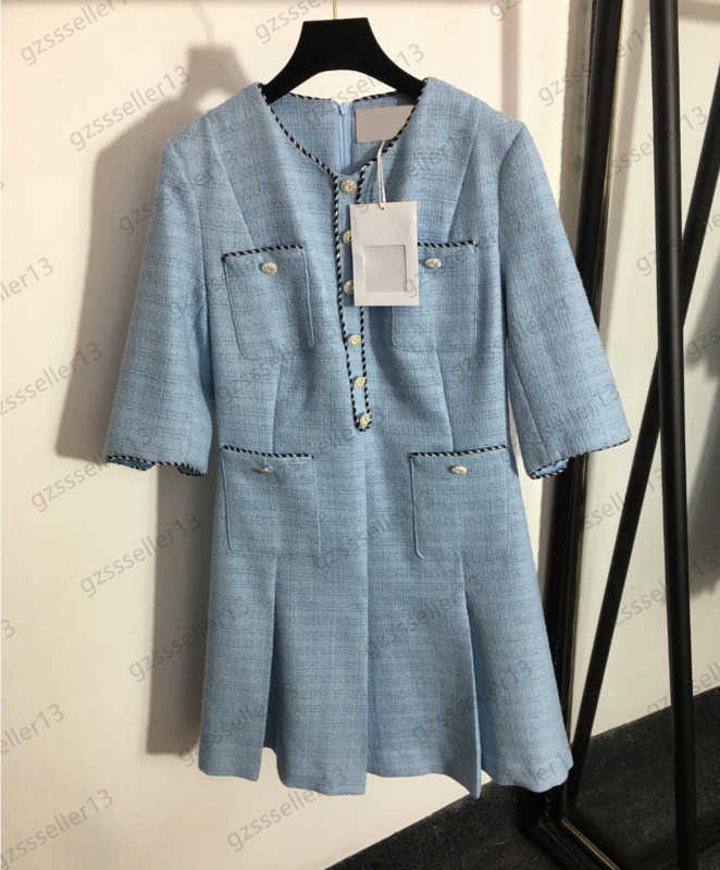 Designer Dress Womens Brand Casual Dresses Pearl Button Breast Pocket Tweed Peplum Dresses Quarter-sleeve Round-neck Back Zipper Maxiskit Women Clothing 1970
Designer Dress Womens Brand Casual Dresses Pearl Button Breast Pocket Tweed Peplum Dresses Quarter-sleeve Round-neck Back Zipper Maxiskit Women Clothing 1970
