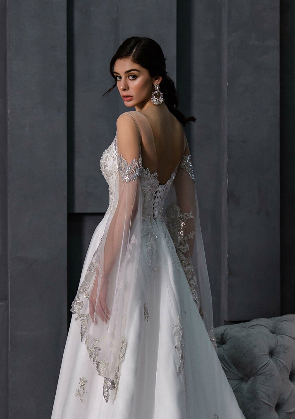 Luxurious A-line Wedding Dresses Unique Long Sleeves Design Sequins Flower Applicant Stain Zipper Backless Court Gown Custom Made Plus Size Vestidos D