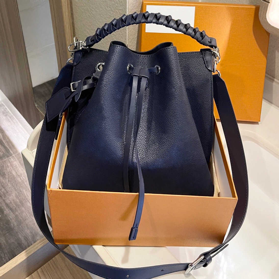 Crossbody Bag Luxury Fashion high quality calfskin classic Famous Designer Lvity Wallets Gradient letter printing handbags shopping bags jacquard X4RW, Pink
Crossbody Bag Luxury Fashion high quality calfskin classic Famous Designer Lvity Wallets Gradient letter printing handbags shopping bags jacquard X4RW, Pink
