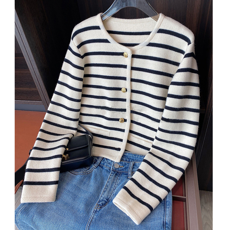 Women's Knits Tees Limiguyue Striped Cardigan Women Gold Buckle Knitted Short Coat Loose Classic O-Neck Elegant Autumn Winter Sweater Casual K386