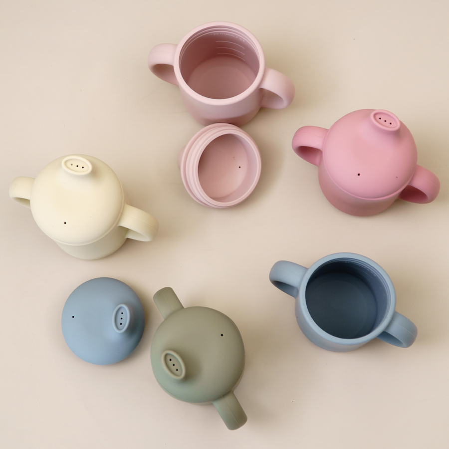 Cups Dishes Utensils Portable Baby Feeding Drinkware Cup born Learning Hand Shank Bottles Silicone Tableware Toddler Water Bottle Accessories 221122