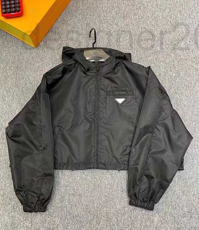 Women' Jackets designer 2022 High Quality Women Short Bomber Zipper Hooded Nylon Oversize Coats Female Fashion Casual Clothes PD Windbreaker 2STD, Black
Women' Jackets designer 2022 High Quality Women Short Bomber Zipper Hooded Nylon Oversize Coats Female Fashion Casual Clothes PD Windbreaker 2STD, Black