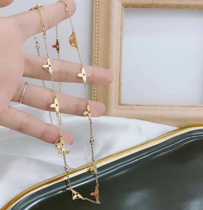 Fashion Women 18K Gold Plated Stainless Steel Necklace Designer Necklaces Choker Letter Pendant Chain Crystal Cubic Zirconia Wedding Jewelry X067
Fashion Women 18K Gold Plated Stainless Steel Necklace Designer Necklaces Choker Letter Pendant Chain Crystal Cubic Zirconia Wedding Jewelry X067